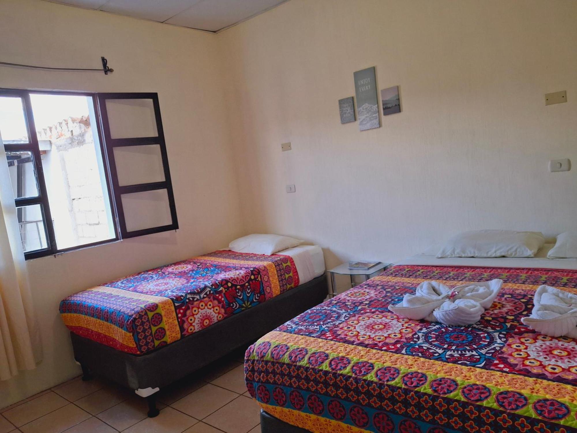Blue Moon Hostel Antigua Esterno foto