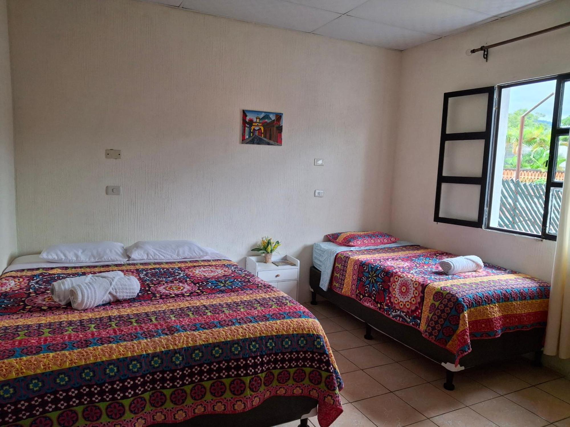 Blue Moon Hostel Antigua Esterno foto